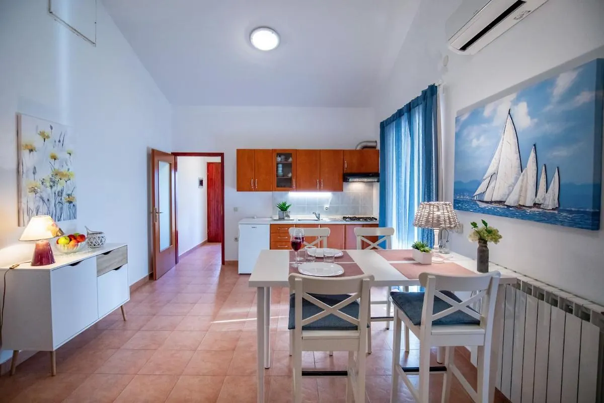 Apartments Mario 1253 Barbariga