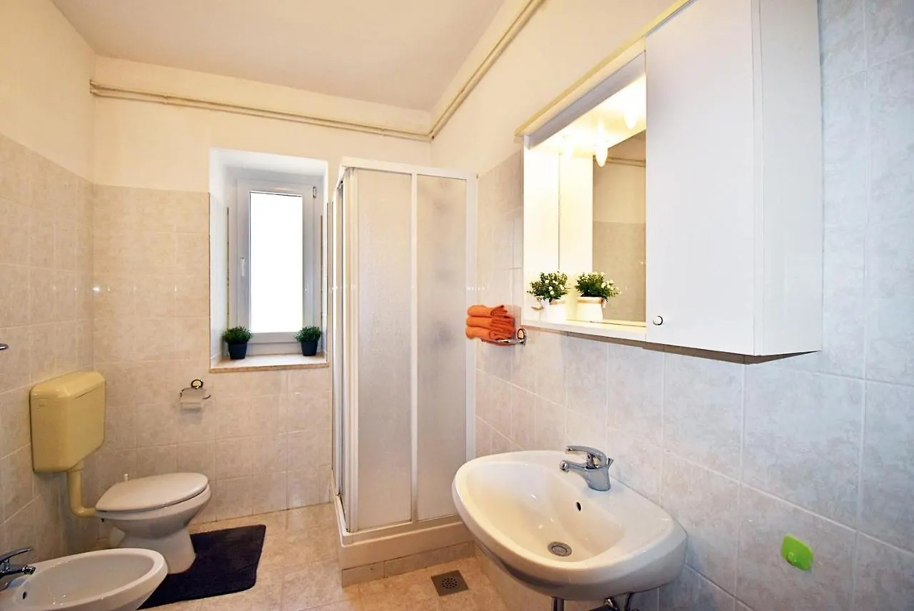 Apartments Mario 1253 Barbariga 0*,  Croatia