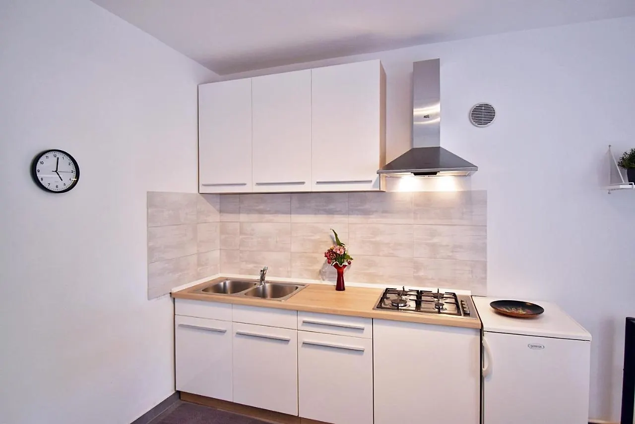 Apartments Mario 1253 Barbariga Croatia